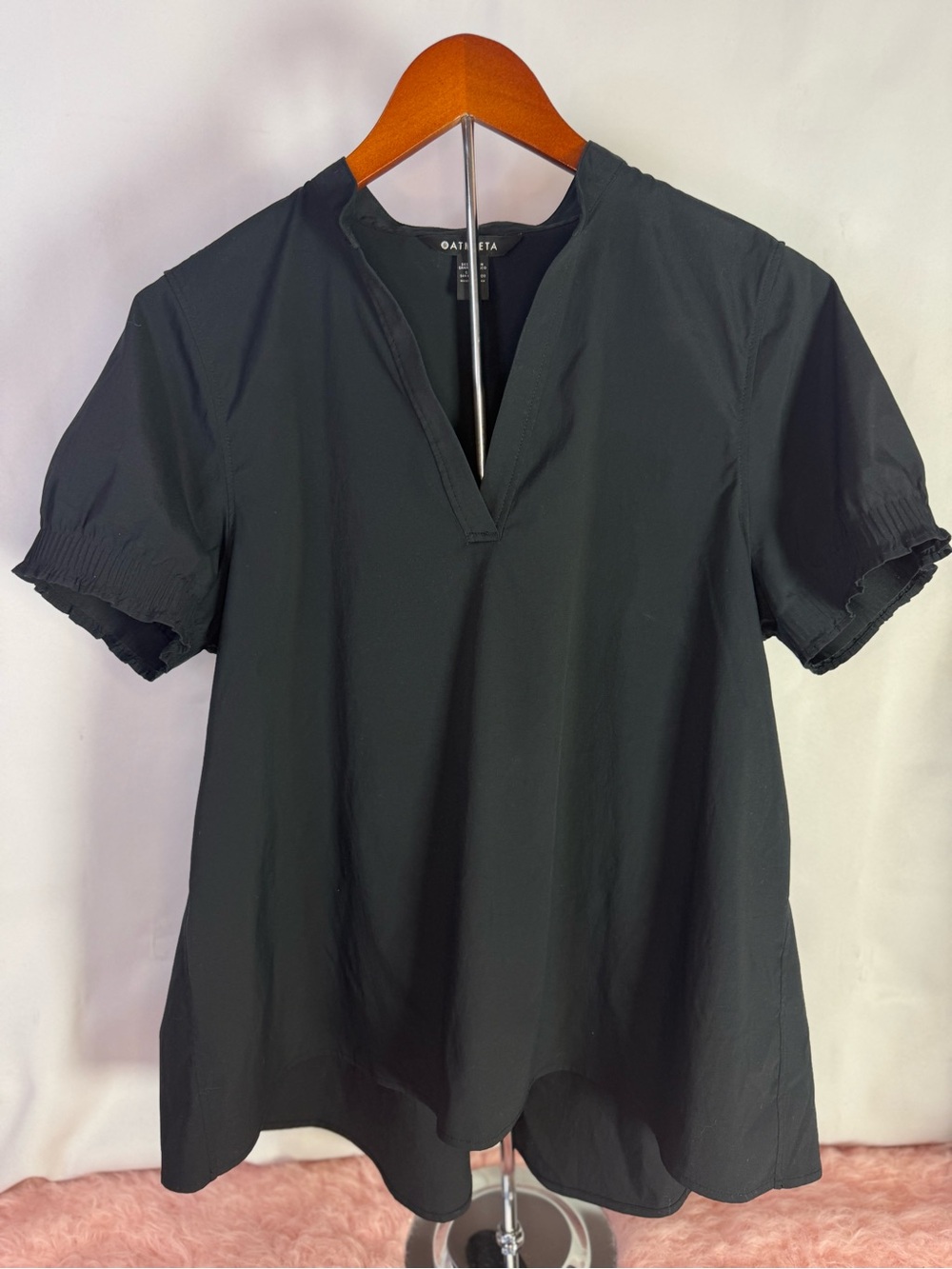 Athleta - Black Short-Sleeve V-Neck Puff-Sleeve Levitate Poplin Tee - Size S/P